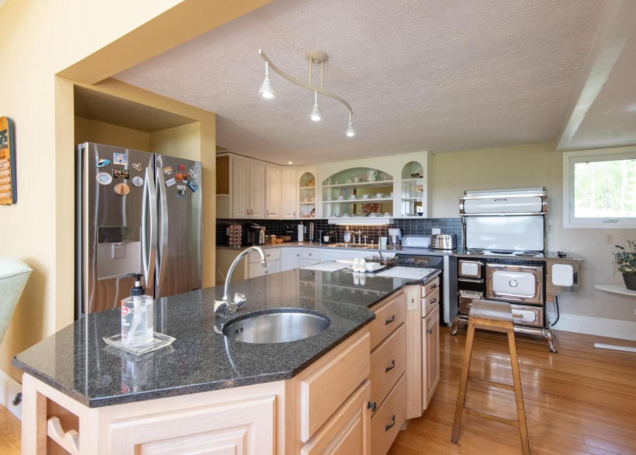 Bed and Breakfast Chez Nous Cornwall Exterior foto